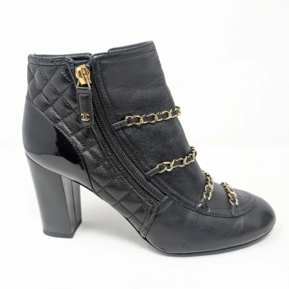 Chanel Chain Quilted Black Leather Matelasse Ankle Boots CC - size 39